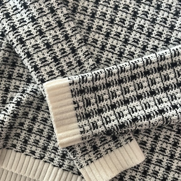 RW & CO Sweater - Picture 2 of 3